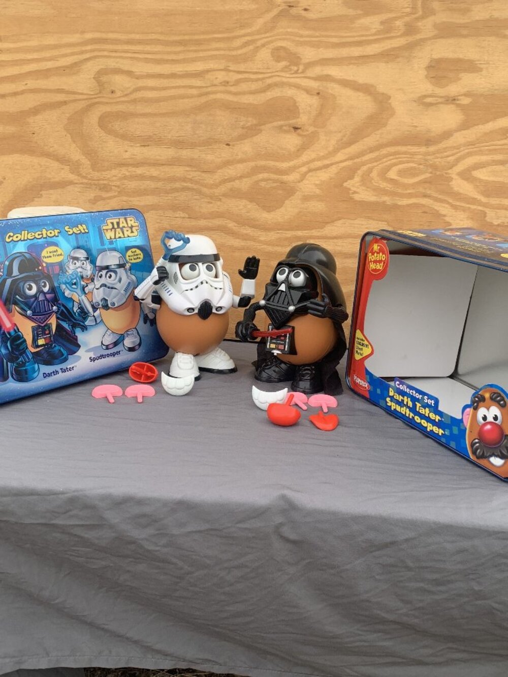TOYS -PLAYSKOOL MR POTATO HEAD DARTH TATER & SPUDTROOPER COLLECTOR SET metal box